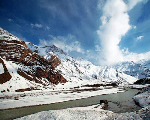 The major attractions in and around this national park are Ki Monastery. Other places include Dhankar, Pin Valley, Kunzum Pass, Langza and Kibber. 